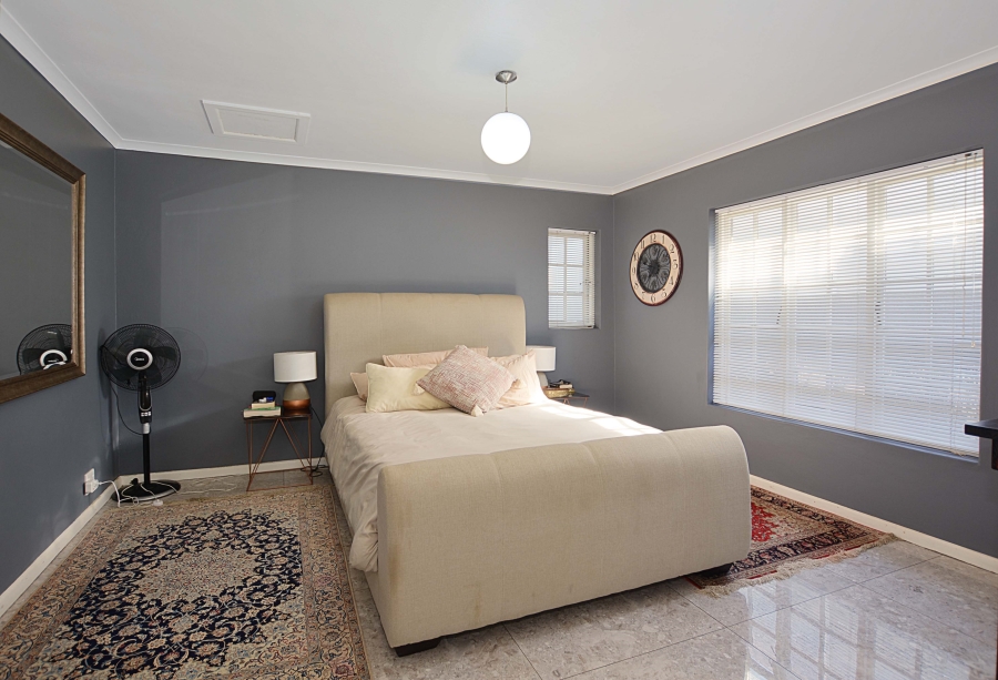 4 Bedroom Property for Sale in Bloubergstrand Western Cape